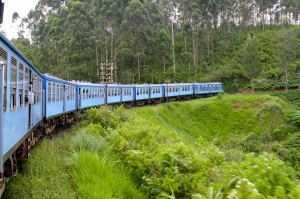 Zug zwischen Colombo und Kandy